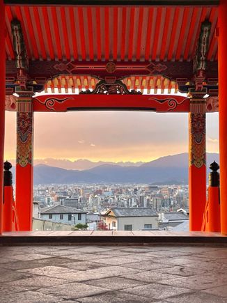 What a gorgeous sunset in Kyoto from Kiyomizu-dera.