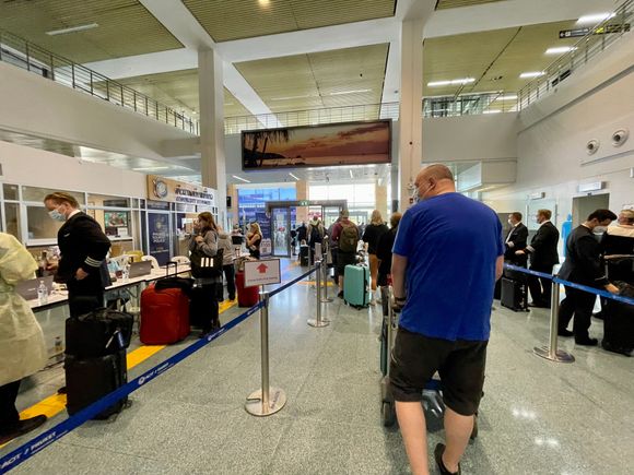 Step 3: line for pcr document check. On the left some people paying gor tests (I wonder why)