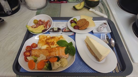 


Starter: Avocado with prosciutto, olives 
Main: Pan-fried fillet of salmon, Tesco Finest Potato Dauphinoise, Bird's Eye mixed steamed vegetables, roast cherry tomatoes 
Dessert: Tesco Finest Madagacan Vanilla Cheesecake 
Cheese, bisuits, grapes
