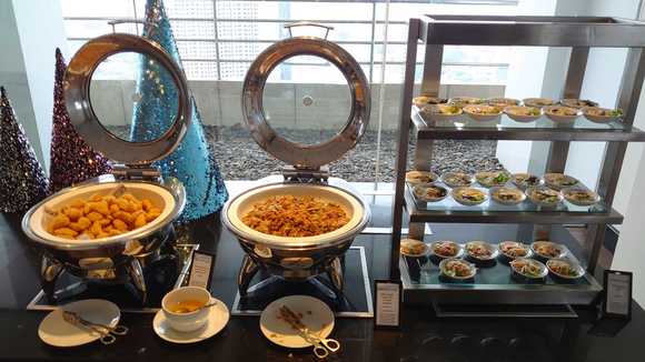 Evening happy hour snacks at the lounge: 2 hot, 2 cold choices
