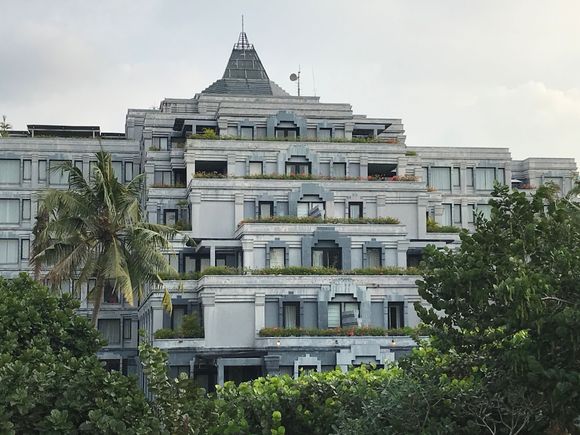 Level 7 : presidential suite
Level 6  + 4 : regency executive premium suites
Level 5 + 3 : regency standard suites 