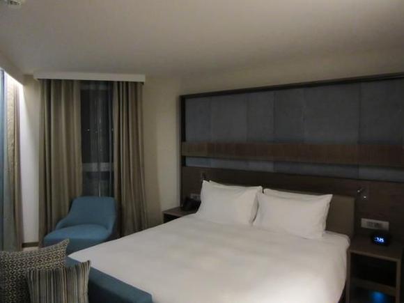 Bed & Sitting area