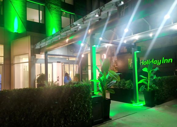 Main entrance at night of the Holiday Inn W 43rd Street 