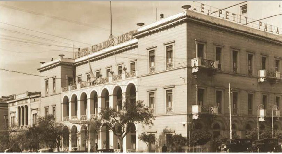 The Grande Bretagne before the addition of 4 floors in 