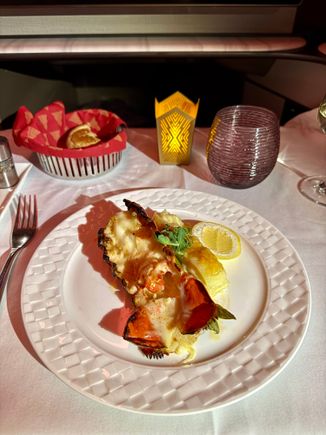 Lobster Thermidor with potato gratin, grilled asparagus and lemon cheek - Lobster was way over-cooked though flavour and seasoning was spot on, I give it a 5/10. The SQ version I had couple weeks earlier ex-SIN was way better.
