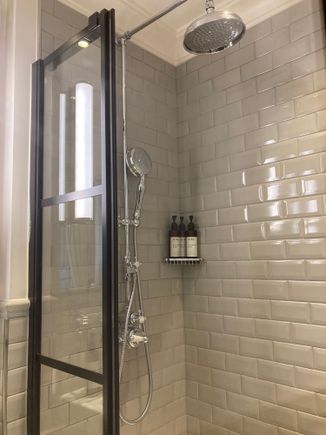 And walkin shower with overhead