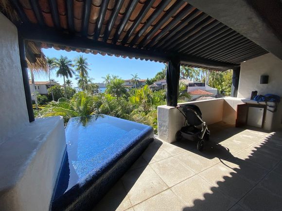 Plunge pool with infinity edge.  It's not heated but the natural sunlight kept it warm during the day.