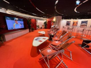 During the French Open, the hotel had a separate VIP lounge where one could enjoy food and drinks while watching tennis. ALL members had a priority access to it.