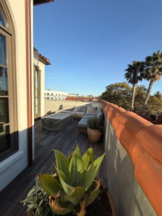 Outdoor deck seat