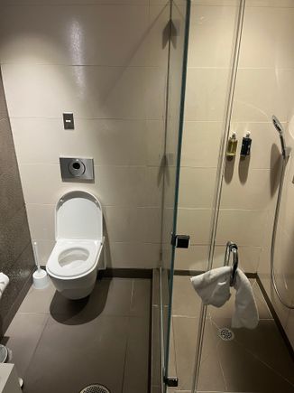 Grabbed a shower. Not much to post as there are plenty reviews for this lounge. But if you’re a US based BA Gold or Silver traveling on AA, it appears this lounge can work for you. 