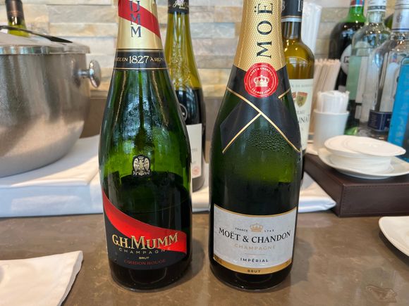 BKK J lounge Champagne 