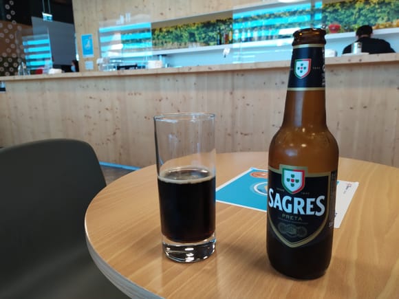 I had to try this dark beer in the lounge, which was like a sweet stout. The LIS lounge is quite strict about masks and eating, the latter of which is only possible in the designated area.