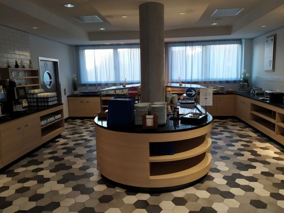 The breakfast area, which looks perfectly ok in this photo 