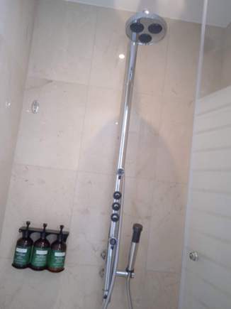 good water pressure, fixture sturdy (not plastic with silver coating)