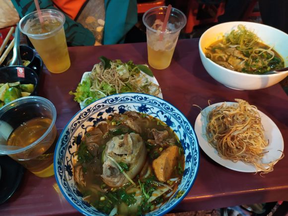 An amazing meal for less than 1 Euro in a foodstall with no name and no menu