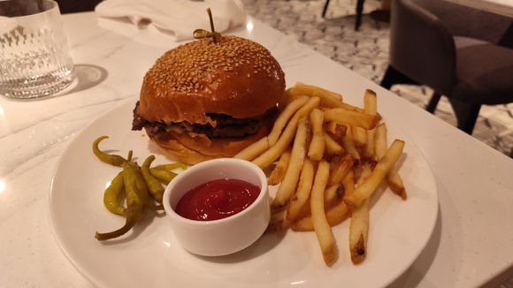 Chelsea Burger (very good)