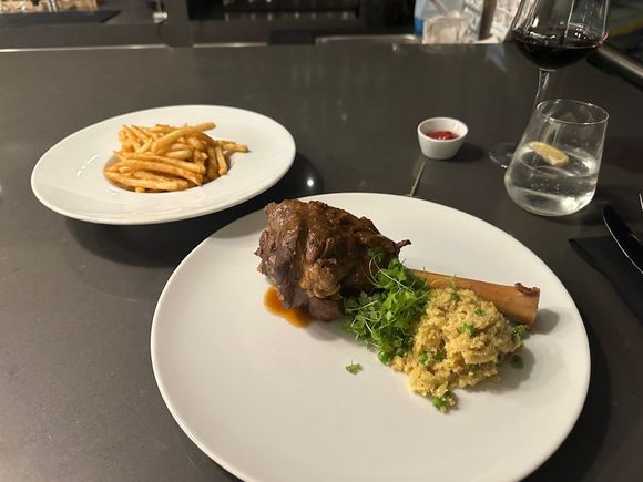 Since I had some extra time, I ordered the lamb. It was likely pre-cooked as it wasn’t very hot. 