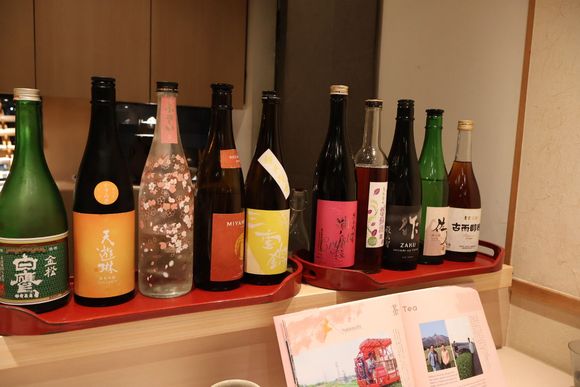The young chap next to me went for the sake pairing. 10 of them!