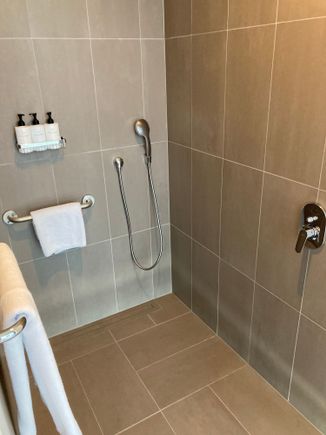 (lower) level 17 Bathroom of bedroom 2 