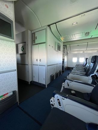 Unlimited legroom in the bulkhead row