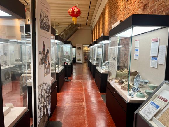 Straits and Oriental Museum, featuring Chinese ceramics from the ages 