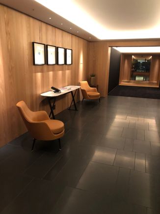 Sitting area in front of elevators