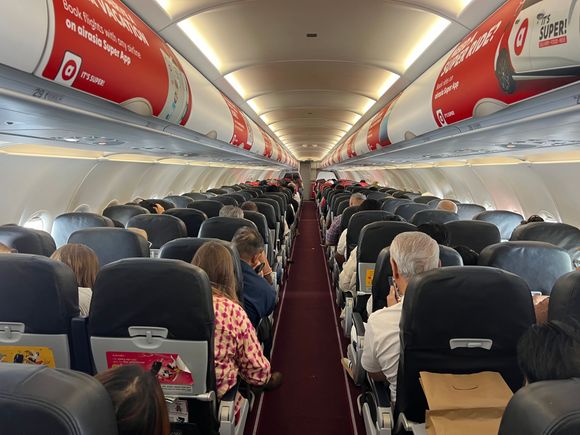 Despite a heavy passenger load, it was a very orderly journey, with fellow customers respectful and quiet throughout. The crew did a great job of keeping everything clean and tidy.