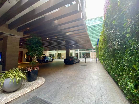 Arrival at the Capitol Kempinski