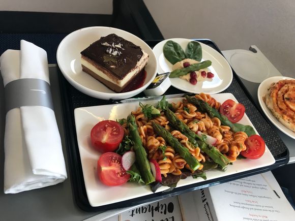 VGML (lunchtime flight, cold meal) - Asparagus tip with houmous & pomegranate seeds, Fusilli pasta salad in tomato sauce with asparagus tips, cherry tomatoes & radish, chocolate mousse cake.