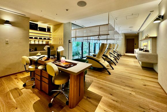 Biohacking Recovery Lounge