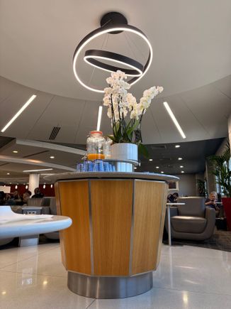 Nice little self-serve drinks island in the American lounge