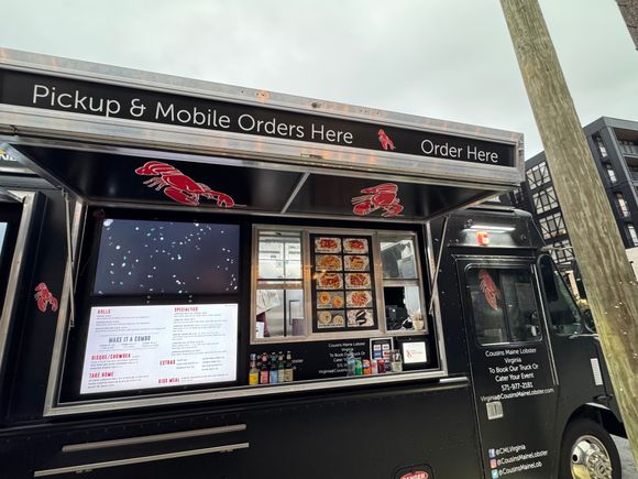 lobster roll food truck!  🦞 