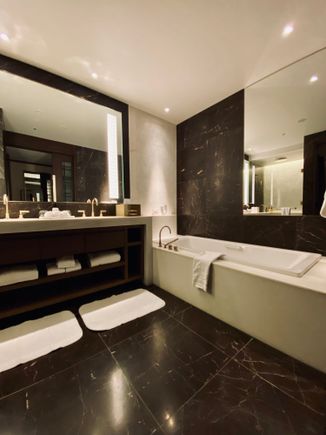Bathroom with double vanity and tub