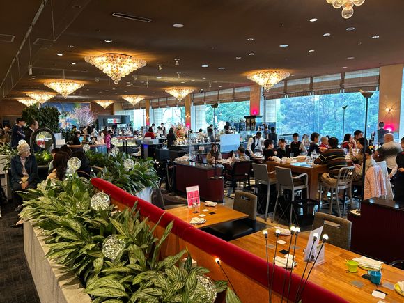 The garden terrace restaurant (one of many, there are more than seven as listed)