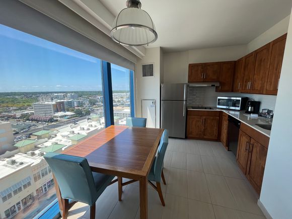 1BR Suite: Kitchen