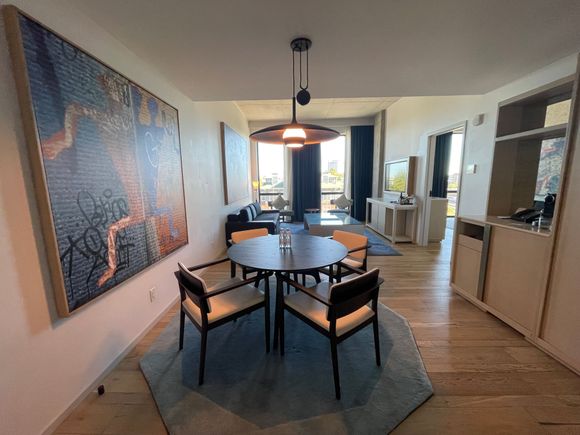 1 Bedroom Suite Dining Area