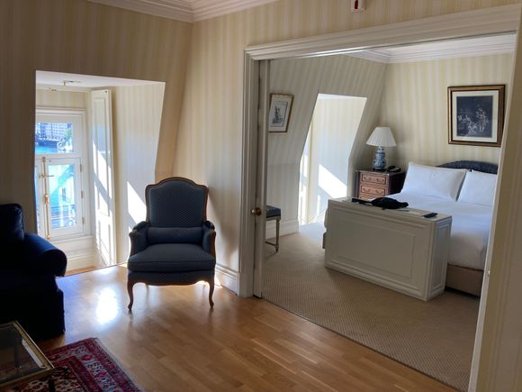 Bedroom, sliding doors can be closed for privacy