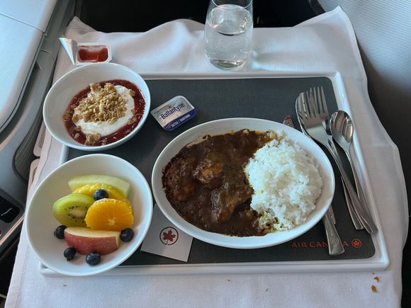 Best pre-landing meal thus far.  Japanese Curry Chicken (dark meat) was mint! Had some heat to it! Croissant finally not in plastic, ate it before the pic.  9/10