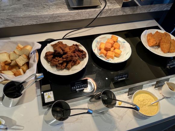 Club lounge food