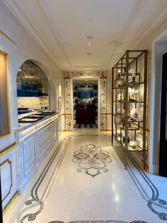Onde entry hall