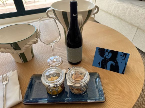 Welcome gift of wine, cheese and breadsticks