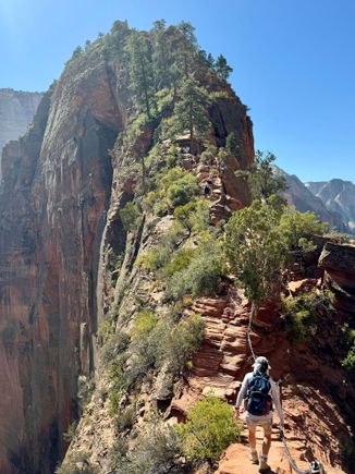 Hike up to Angels Landing, not quite like Half Dome 