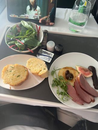 Appetizer - the garlic bread was meh; the salad was the usual tossing of weeds.
