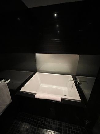 Tub area for the King Deluxe. Didn’t use, but nice to have.