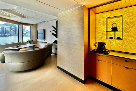 Entrance and Mini-bar
