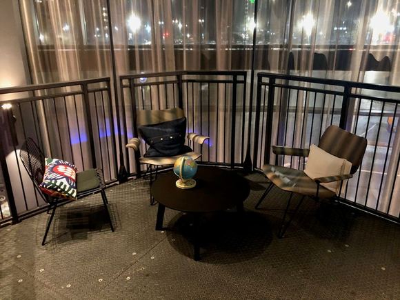 upper ground floor seating area