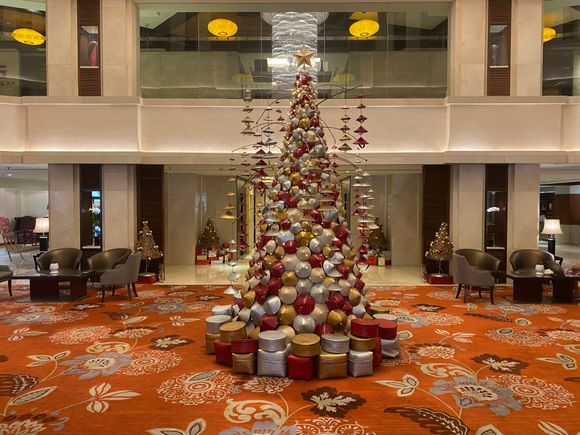 Main lobby - The tree has gone!