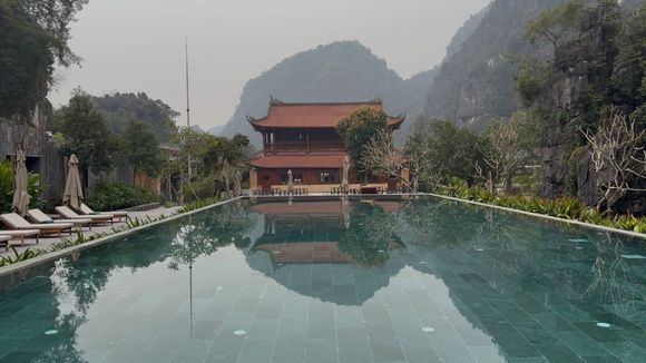 Outdoor pool, heated