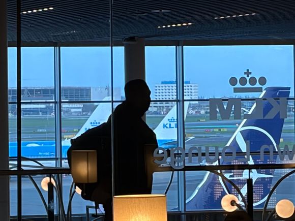 Taken so many late evenings flight lately that I had completely forgotten about being able to see outside from the Lounge