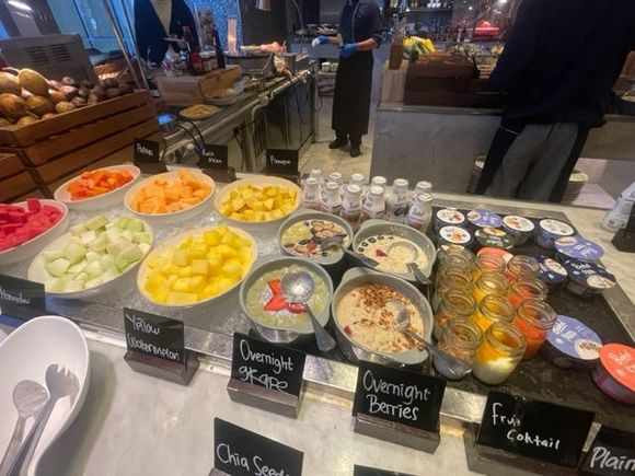Plat&Over Breakfast: keeping it healthy w/ fruit & overnight muesli at Anigré  